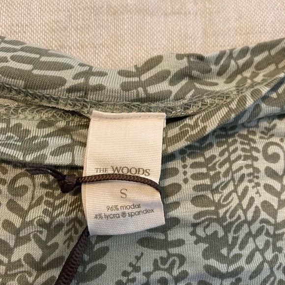 Kate Quinn fern modal top - Picture 3 of 3